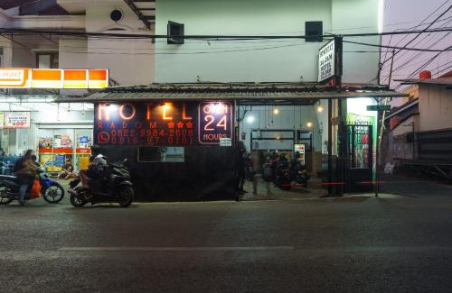 East Jakarta Hotel | OYO 93134 Hotel Radom