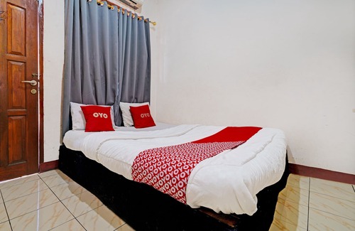 Cileunyi Hotel | OYO 93224 Fj Guest House