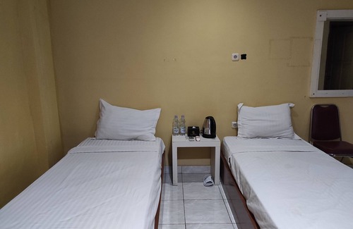 Kendari Hotel | OYO 93278 Wisma Syariah Lahundape