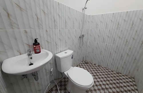 Pontianak Hotel | OYO 93306 Homestay Permana Supadio Airport