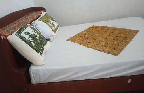 Gerung Hotel | OYO 93425 Homestay Anisa