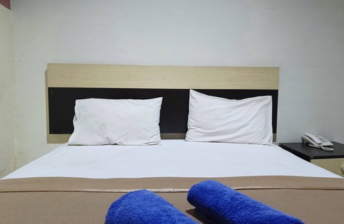 Parepare Hotel | OYO 93665 Puri Homestay