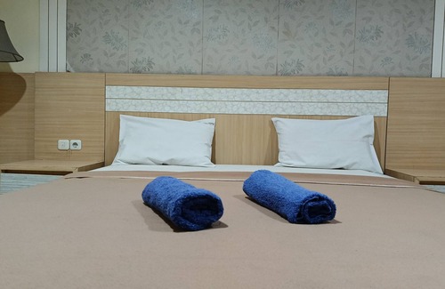 Parepare Hotel | OYO 93665 Puri Homestay