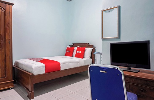 Rajabasa Hotel | OYO 93695 Guest House Riharti Syariah