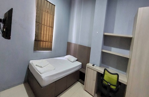 Binong Hotel | OYO 93808 Lincoln Dormitory