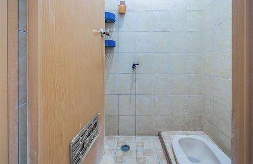 Blitar Hotel | OYO 93976 Maluku Guest House