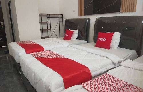 Lubuklinggau Hotel | OYO 93990 Guest House Maria