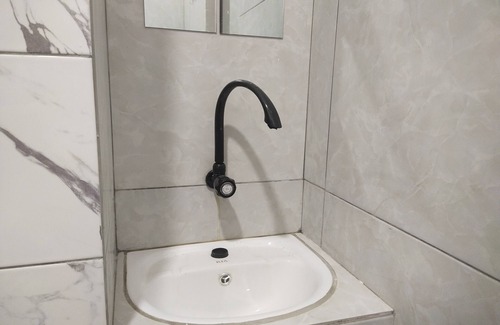 Lubuklinggau Hotel | OYO 93990 Guest House Maria