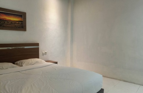 Sungguminasa Hotel | OYO 94250 Sunrise Garage Home