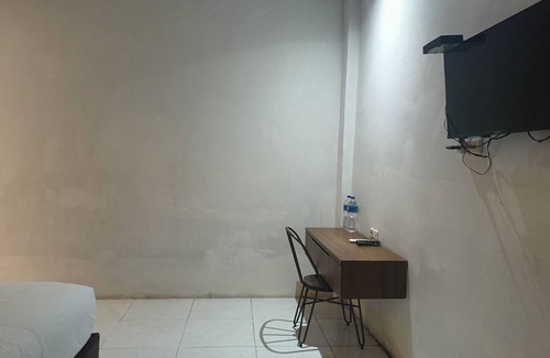 Sungguminasa Hotel | OYO 94250 Sunrise Garage Home