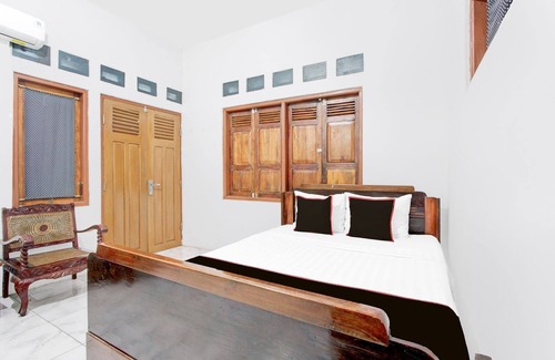 Banyumas Hotel | OYO 94672 Putri Kinasih