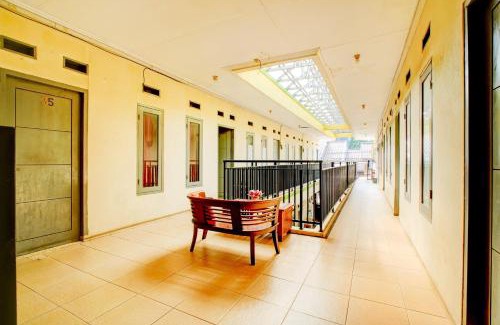 Depok Hotel | OYO 94716 Hartini Residence Syariah