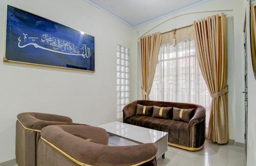 Pekanbaru Hotel | OYO 94758 Kamila House