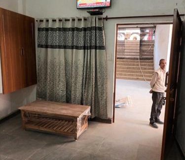Malihabad Hotel | OYO Banshidhar Guesthouse