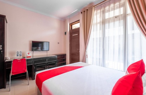 West Cirebon Hotel | OYO Collection O 1032 Rahayu Residence Syariah
