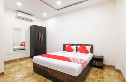 Rau Hotel | OYO Flagship 77772 Hotel Ss Blu
