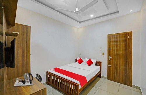 Perumbavoor Hotel | OYO Flagship 80813 Apk Ac Rooms