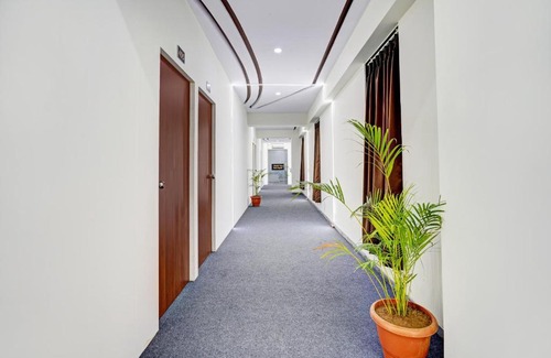 Surat Hotel | OYO Flagship Hotel Sky