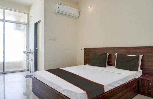 Uppal Hotel | OYO Flagship Lotus Guest Grand Inn