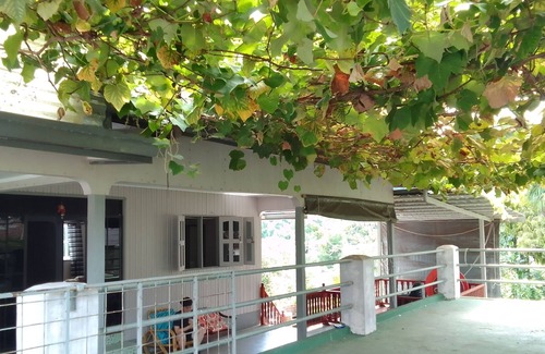 Ranau House | OYO Home 90588 Nadine Guesthouse