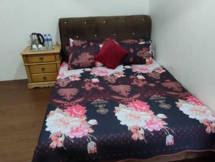 Kampung Mendok Hotel | OYO Home 90711 Roses Villa