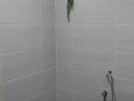 Kampung Mendok Hotel | OYO Home 90711 Roses Villa