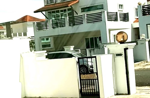 Tawau House | OYO HOME 90769 Flo Inn Homestay Bsi