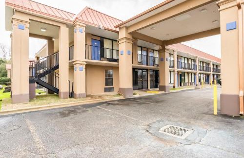 Bossier City Hotel | OYO Hotel Bossier City LA - Red River
