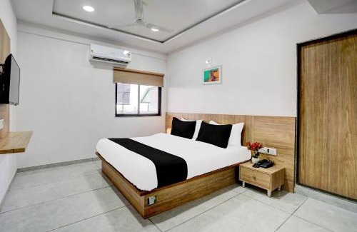Thaltej Hotel | OYO Hotel Champaign