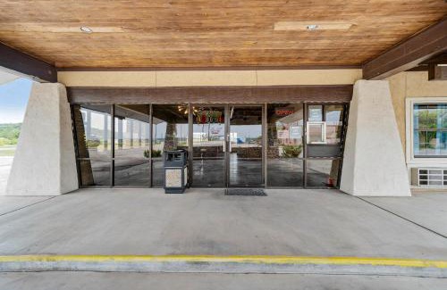 Junction Hotel | OYO Hotel Junction TX I-10