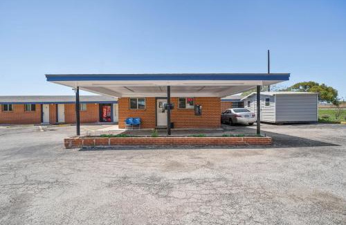 Luling Hotel | OYO Hotel Luling TX Downtown I-10/US-90