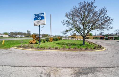 Luling Hotel | OYO Hotel Luling TX Downtown I-10/US-90