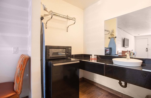 Palmdale Hotel | OYO Hotel Palmdale - Antelope Valley