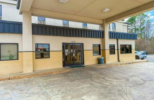 Mount Berry Hotel | OYO Hotel Rome West GA