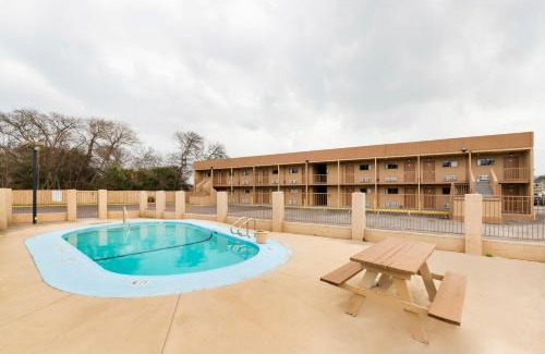 West San Antonio Hotel | Oyo Hotel San Antonio Lackland AFB Seaworld Hwy 90 W