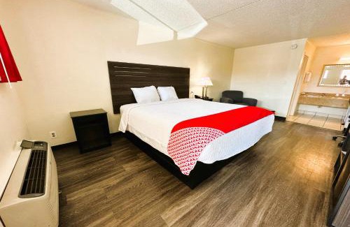 West San Antonio Hotel | Oyo Hotel San Antonio Lackland AFB Seaworld Hwy 90 W