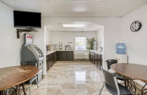 Lackland AFB Hotel | OYO Hotel San Antonio Lackland Air Force Base West