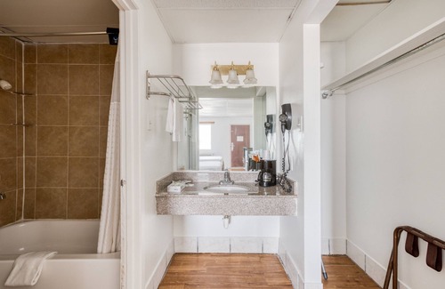 Lackland AFB Hotel | OYO Hotel San Antonio Lackland Air Force Base West