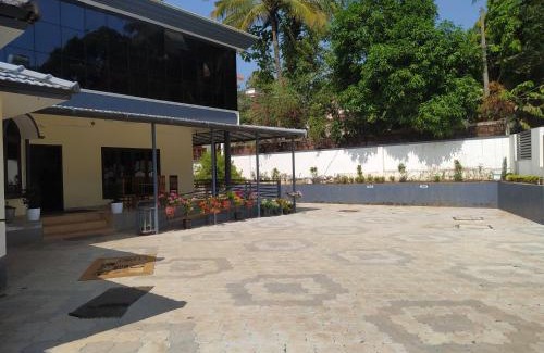 Parassinikadavu Hotel | OYO Hotel Summerland Inn