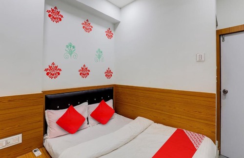 Ahmedabad Hotel | OYO Hotel Sunrise Inn
