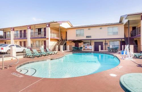 Texarkana Hotel | OYO Hotel Texarkana North Heights AR Hwy I-30