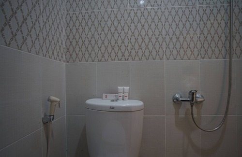 Sukarami Hotel | OYO Life 1299 Balcony Orange Homestay