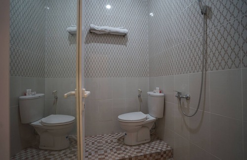 Sukarami Hotel | OYO Life 1299 Balcony Orange Homestay