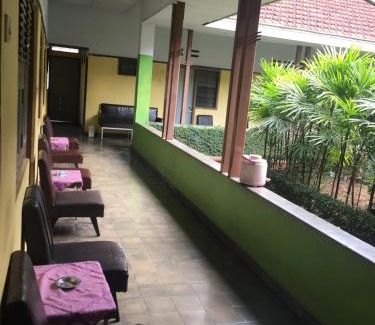 Ciamis Hotel | OYO Life 1708 Hotel Budi Famili 1 Syariah
