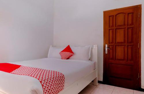 Batu Hotel | OYO Life 538 Villa Handayani Syariah