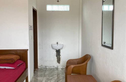 Indralaya Hotel | OYO Life 90960 Putih Salju Homestay Syariah