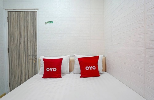 Waru Hotel | OYO Life 91727 Luxury Homestay Sidoarjo