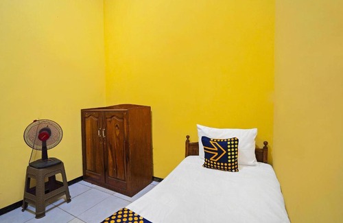 Mojokerto Hotel | OYO Life 91869 Insan Mulia Kost Syariah
