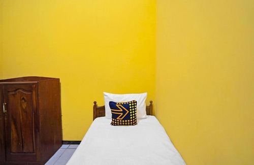 Mojokerto Hotel | OYO Life 91869 Insan Mulia Kost Syariah