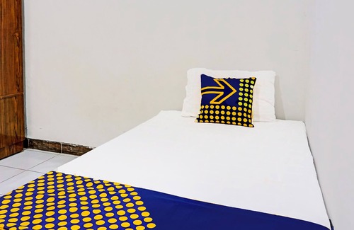 Pandaan Hotel | OYO Life 91896 Kost Bu Dewi Syariah